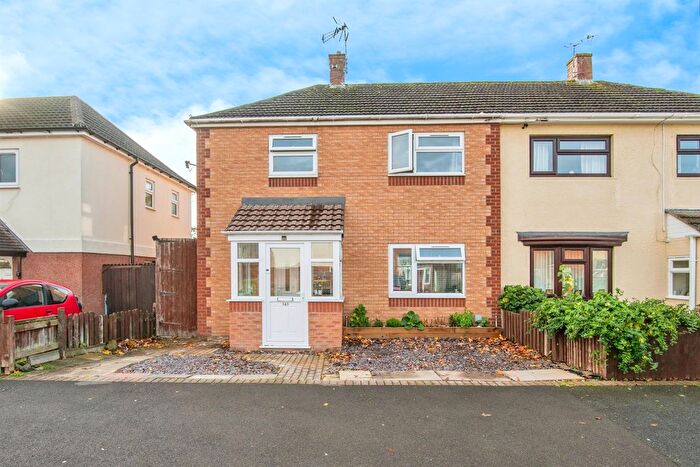 3 Bedroom Semi Detached House For Sale In Drake Avenue, Worcester, WR2