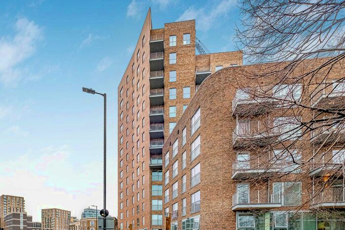 2 Bedroom Flat To Rent In York Road, London, SW11