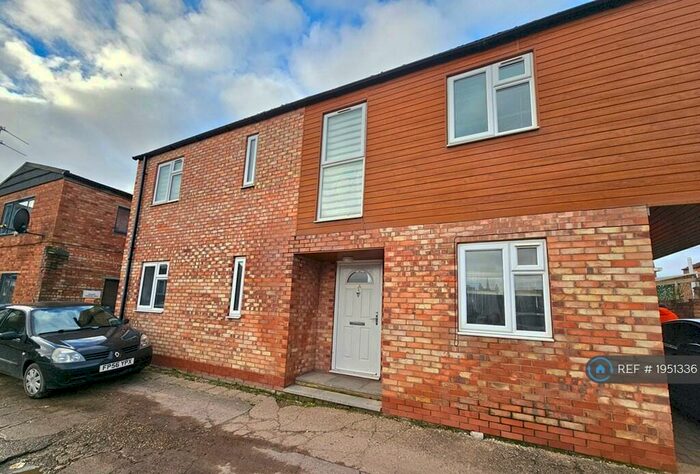2 Bedroom Flat To Rent In Gore Lane, Spalding, PE11