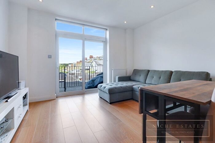 1 Bedroom Flat To Rent In Nether Street, London, N3
