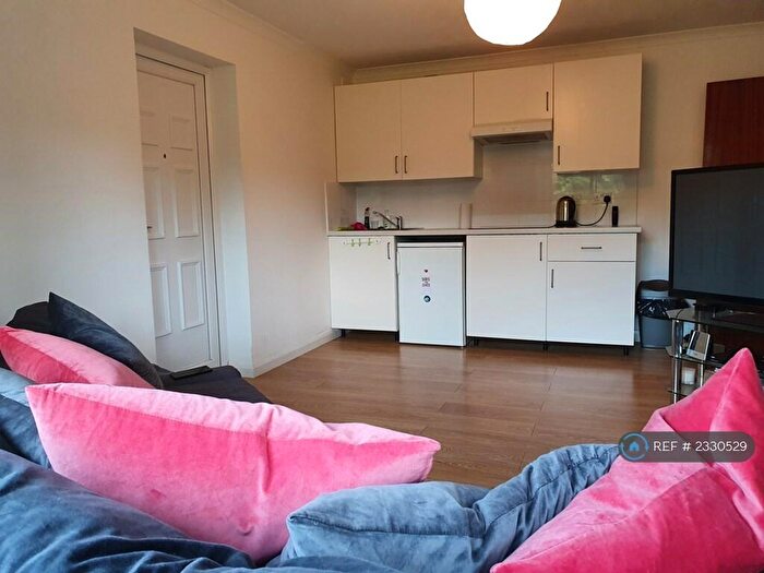 1 Bedroom Flat To Rent In Zig Zag Road, Kenley, CR8