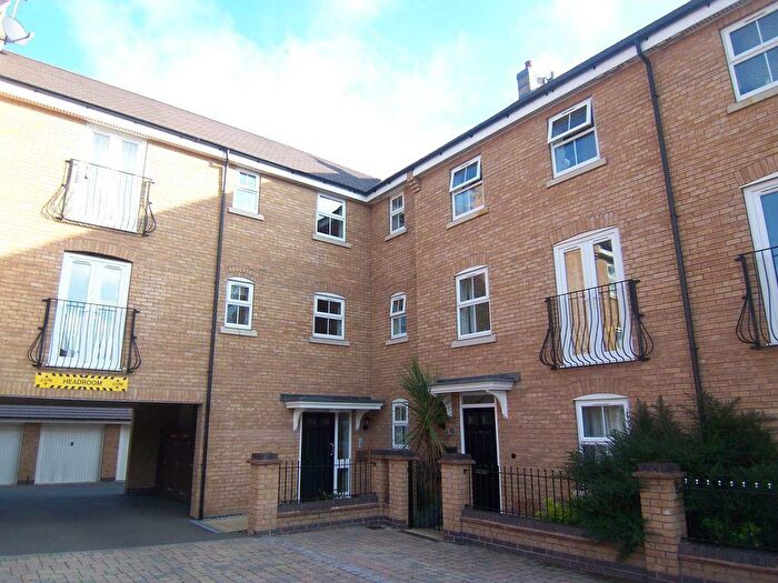 2 Bedroom Flat To Rent In Longstork Road, CV23
