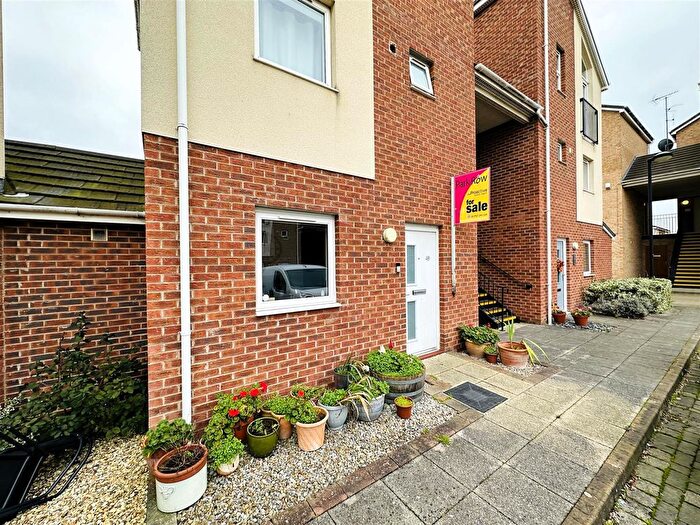1 Bedroom Flat For Sale In Clog Mill Gardens, Selby, YO8