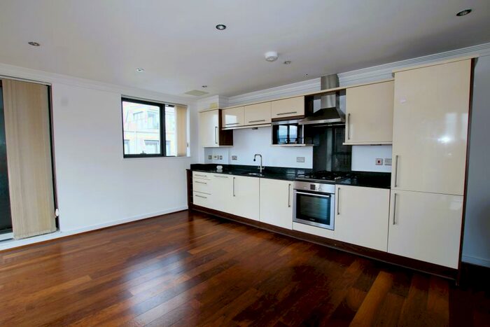 2 Bedroom Flat To Rent In St Mary's Road, Surbiton, London, KT6