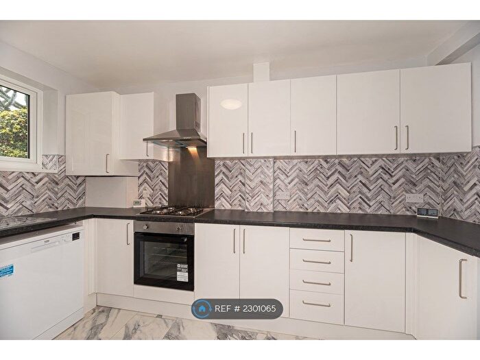 1 Bedroom Flat To Rent In Petersfield Close, Romford, RM3