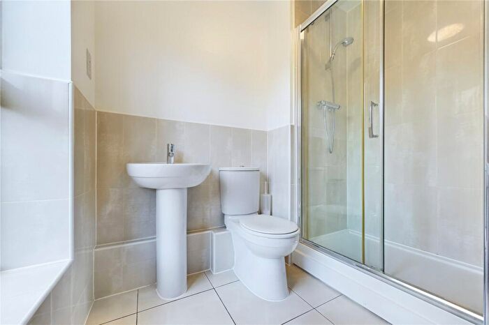2 Bedroom Apartment For Sale In Battle Square, Reading, Berkshire, RG30