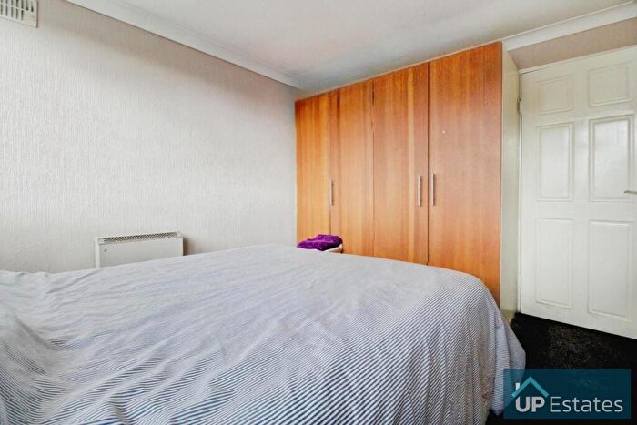 2 Bedroom Apartment For Sale In Yarningale Road, Coventry, CV3