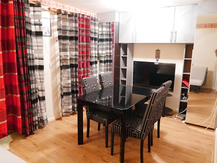 4 Bedroom Flat To Rent In Osterley Avenue, Osterley, Isleworth, TW7