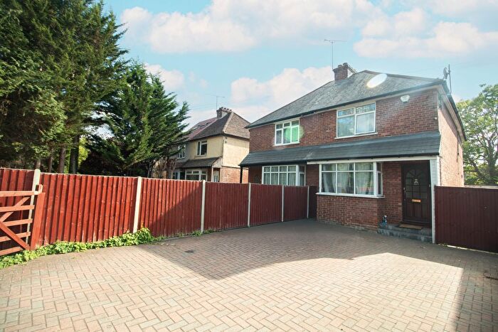 3 Bedroom Semi-Detached House For Sale In Frimley Road, Camberley, GU15