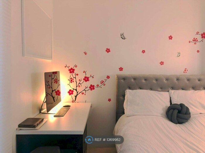 Studio To Rent In Town House, Marylebone, NW1