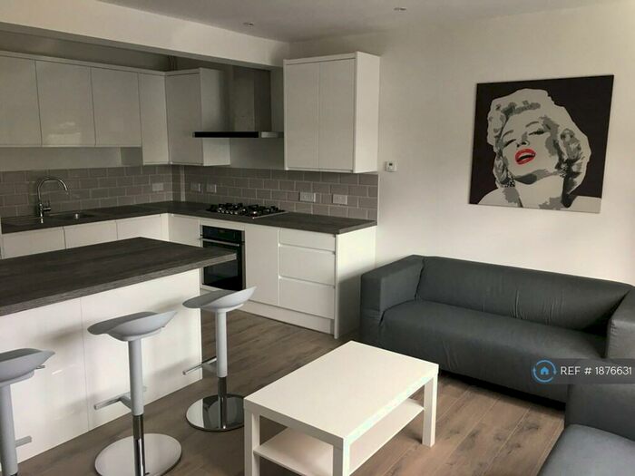 6 Bedroom Semi-Detached House To Rent In Battery Hill, Winchester, SO22