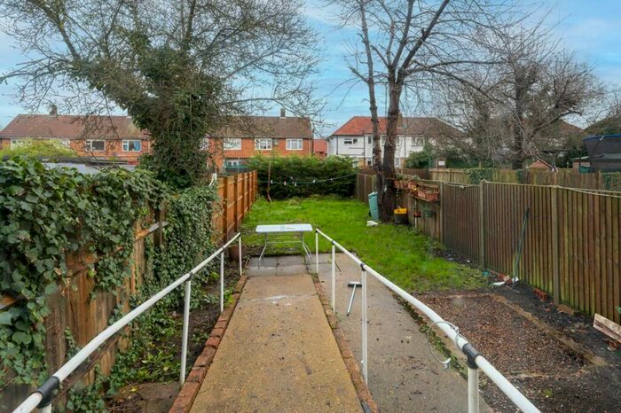 2 Bedroom Maisonette To Rent In Neasden Lane North, Neasden, London, NW10