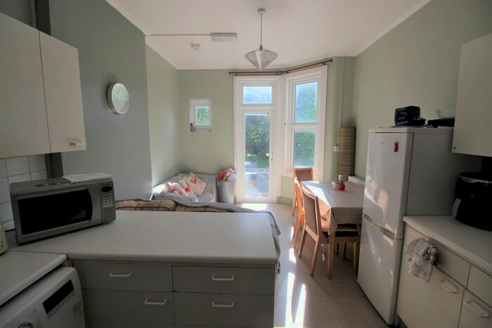 5 Bedroom Semi-Detached House To Rent In Church Crescent, London, N3