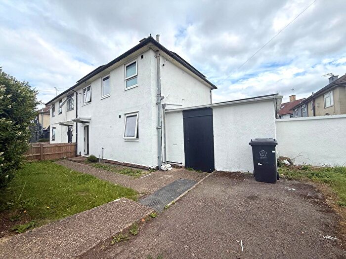 4 Bedroom Semi-Detached House For Sale In Frolesworth Road, Leicester, LE3