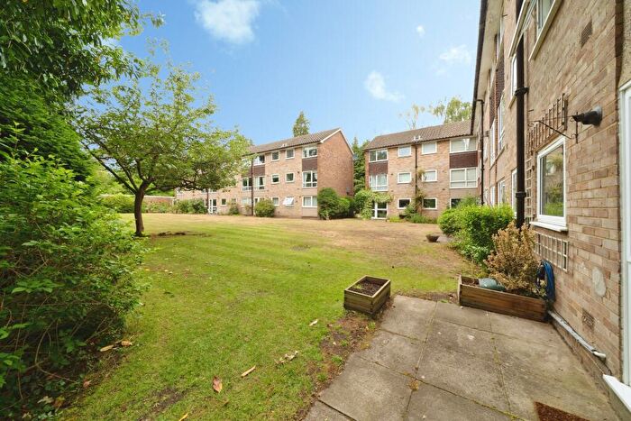 2 Bedroom Maisonette For Sale In Ashley Park Road, Walton-on-thames, KT12