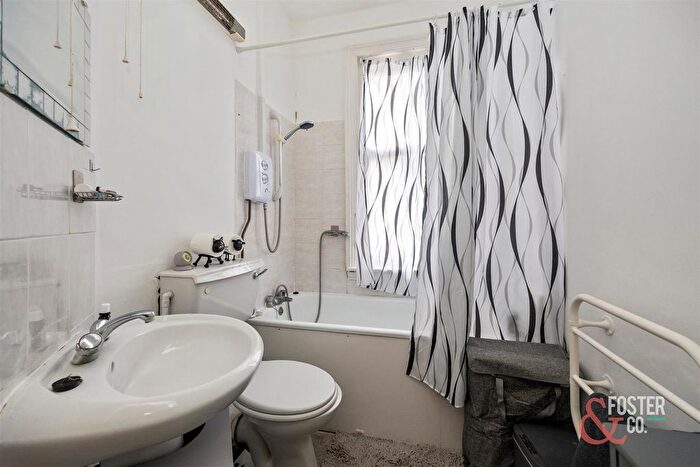 1 Bedroom Flat To Rent In Vallance Gardens, Hove, BN3