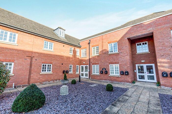 2 Bedroom Flat To Rent In Reffield Close, Towcester, NN12