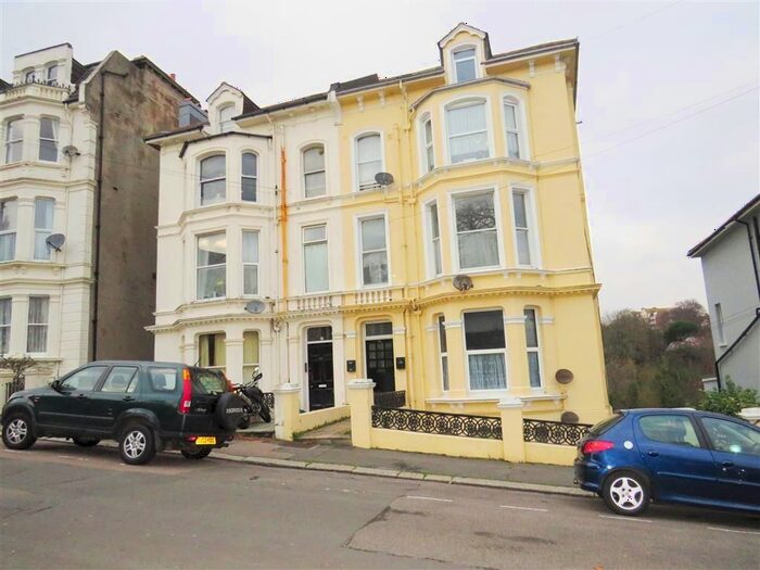 2 Bedroom Flat To Rent In Cornwallis Gardens, Hastings, TN34