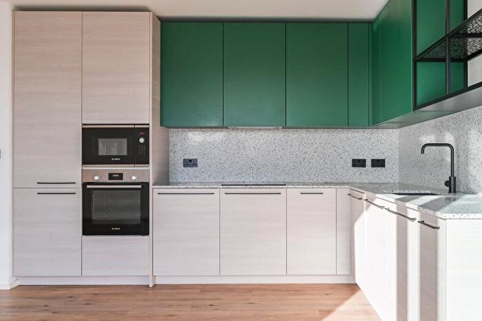 2 Bedroom Flat For Sale In Heron Wharf, Poplar, London, E14