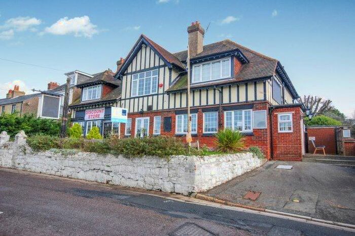 2 Bedroom Flat To Rent In Roadside Inn, Seaview PO34