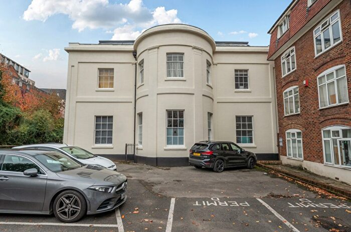 2 Bedroom Flat For Sale In Grosvenor Square, Southampton, Hampshire, SO15