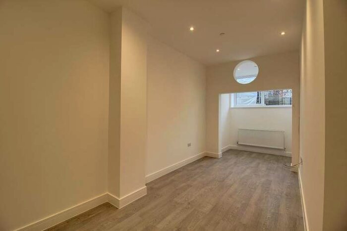 2 Bedroom Flat To Rent In Chichester Road, Southend On Sea, Essex, SS1