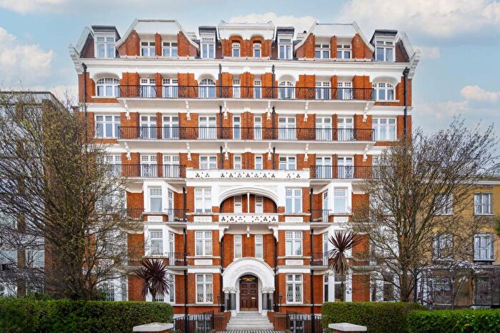 3 Bedroom Flat For Sale In Abbey Road, St John's Wood, London, NW8