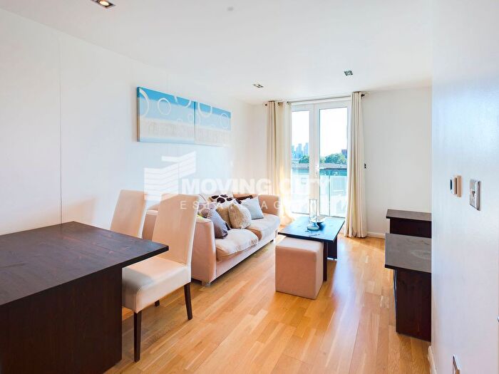 2 Bedroom Flat To Rent In City Tower, Limeharbour, E14