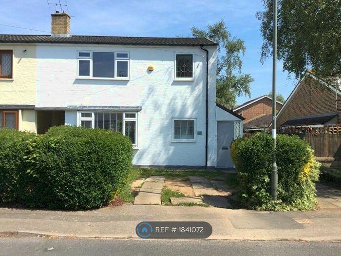 3 Bedroom End Of Terrace House To Rent In Pentland Avenue, Shepperton, TW17
