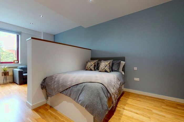 Studio To Rent In Apt, Q One Residence #, LS2