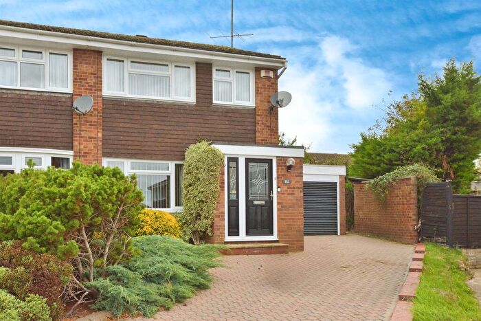 3 Bedroom Semi-Detached House For Sale In Glebe Road, Deanshanger, Milton Keynes, MK19