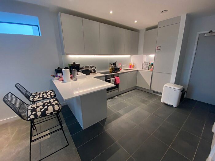 2 Bedroom Flat To Rent In Bury Street, Salford, M3