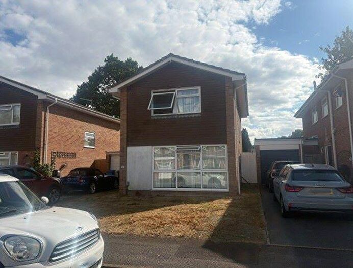 3 Bedroom Detached House For Sale In Coppice Gardens, Yateley, Hampshire, GU46