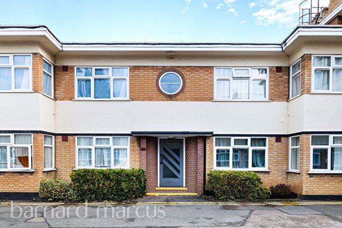2 Bedroom Flat To Rent In Lincoln Close, London, SE25