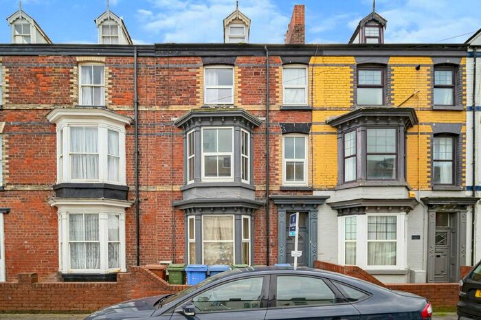 2 Bedroom Flat To Rent In Windsor Crescent, Bridlington, East Riding Of Yorkshi, YO15