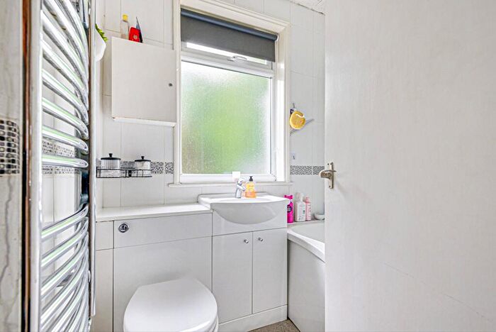 2 Bedroom Bungalow To Rent In The Ridgeway, Walton-On-Thames, KT12