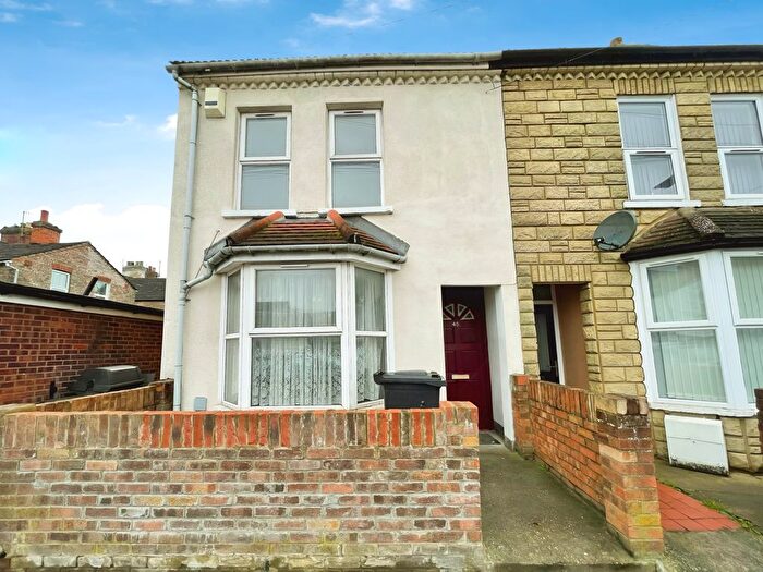 3 Bedroom Semi-Detached House To Rent In Coventry Road, Bedford, MK40