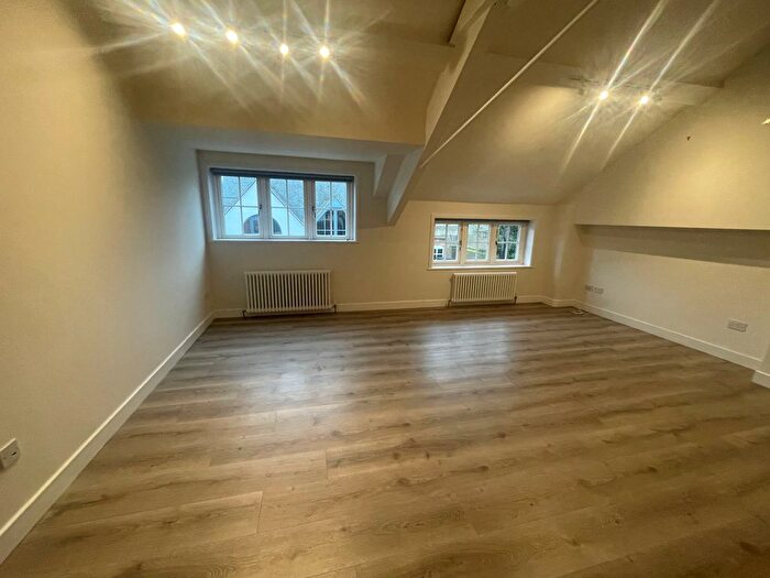 1 Bedroom Flat To Rent In Queen Street, Godalming, GU7