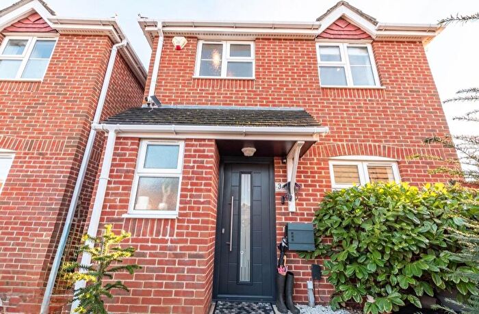 4 Bedroom Detached House For Sale In Whithedwood Avenue, Southampton, Hampshire, SO15