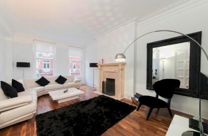 2 Bedroom Flat To Rent In Baker Street, Marylebone, London, NW1