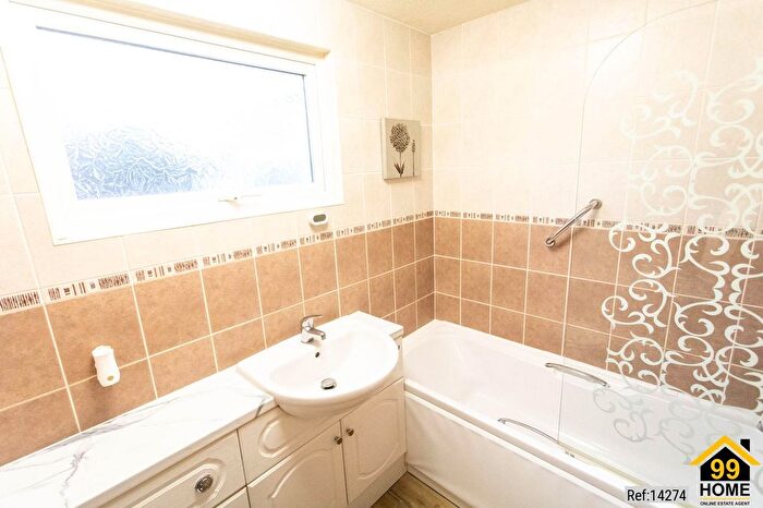 2 Bedroom Bungalow For Sale In Tozer Close, Bournemouth, United Kingdom, BH11