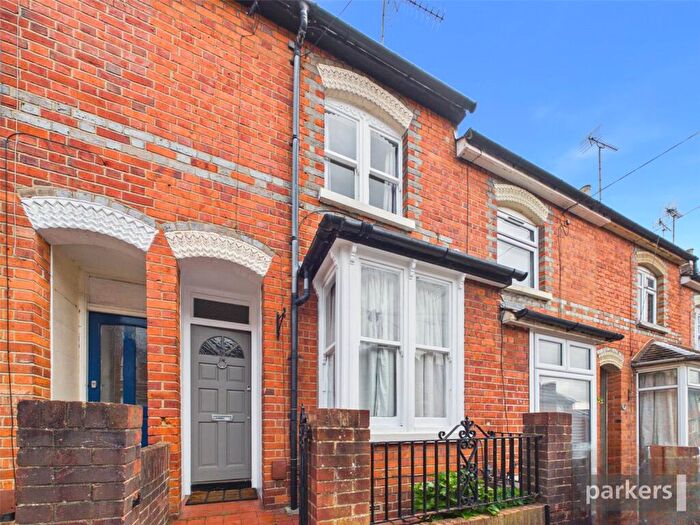 2 Bedroom Terraced House For Sale In Auckland Road, Reading, Berkshire, RG6