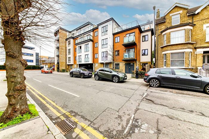 2 Bedroom Flat For Sale In Oakfield Road, Bourchier House, CR0