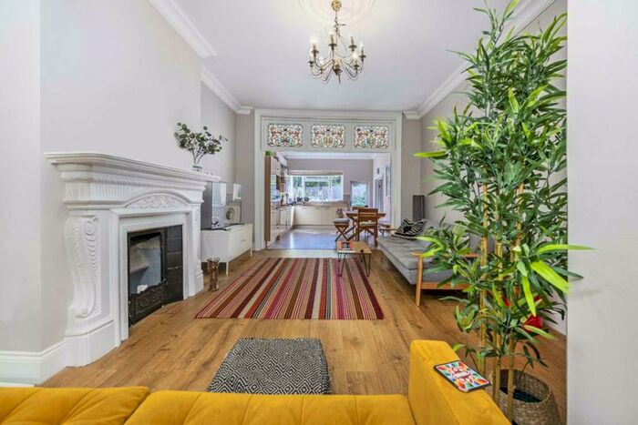 3 Bedroom Flat To Rent In Muswell Road, London, N10