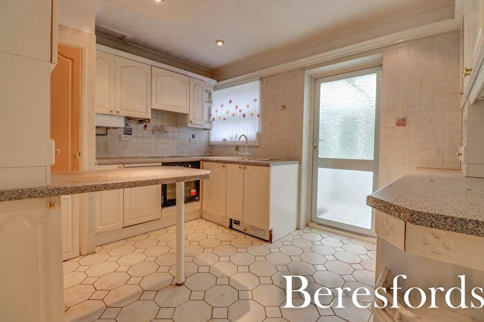 2 Bedroom Bungalow For Sale In Arnolds Close, Hutton, CM13