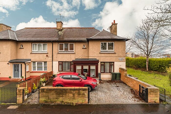 2 Bedroom Flat For Sale In Hutchison Loan, Edinburgh, EH14