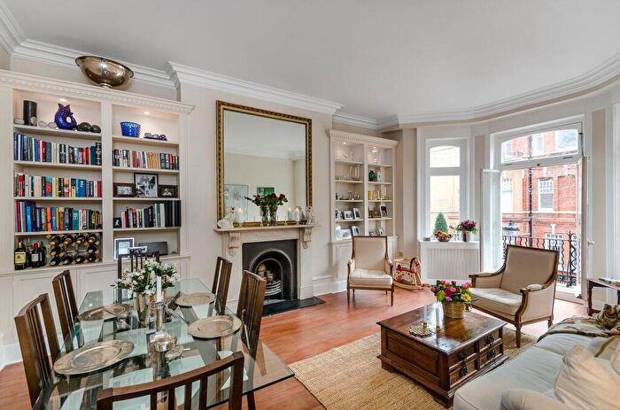 2 Bedroom Flat To Rent In Elm Park Gardens, Chelsea, London, SW10