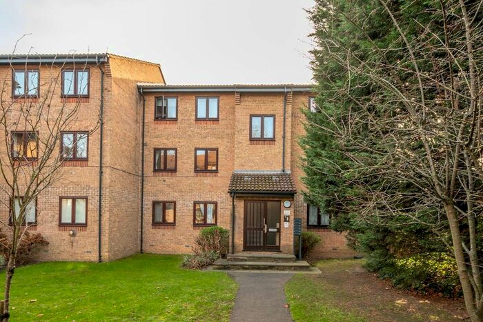 2 Bedroom Flat To Rent In Gresham Way, Wimbledon Park, London, SW19