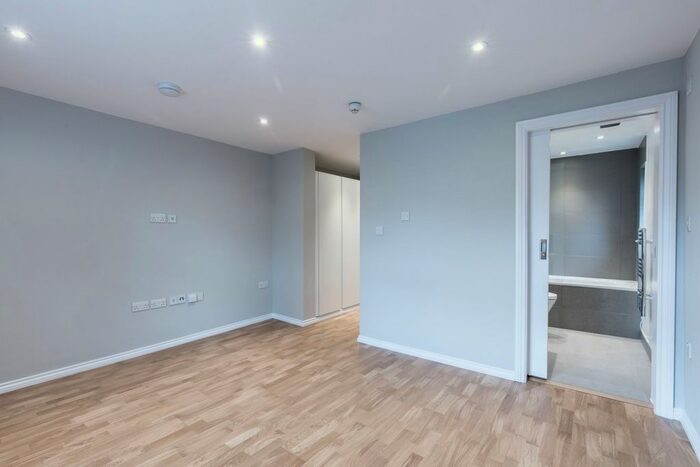 Studio To Rent In Dennington Park Road, London, NW6