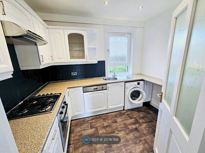 2 Bedroom Flat To Rent In Cornhill Crescent, Stirling, FK7